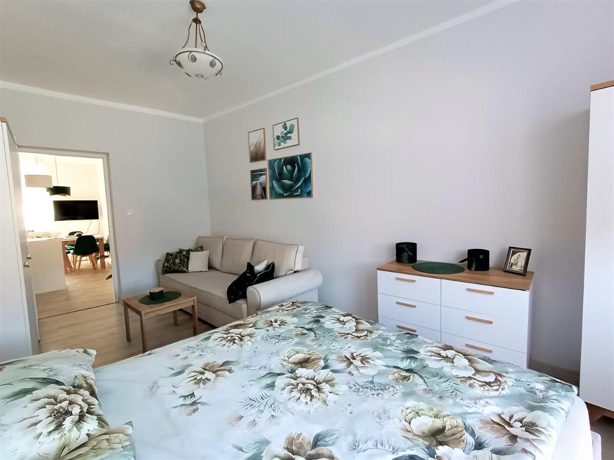 Szmaragdowy Apartament Przy Ulicy Opolskiej Tarnowskie Gory Bagian luar foto