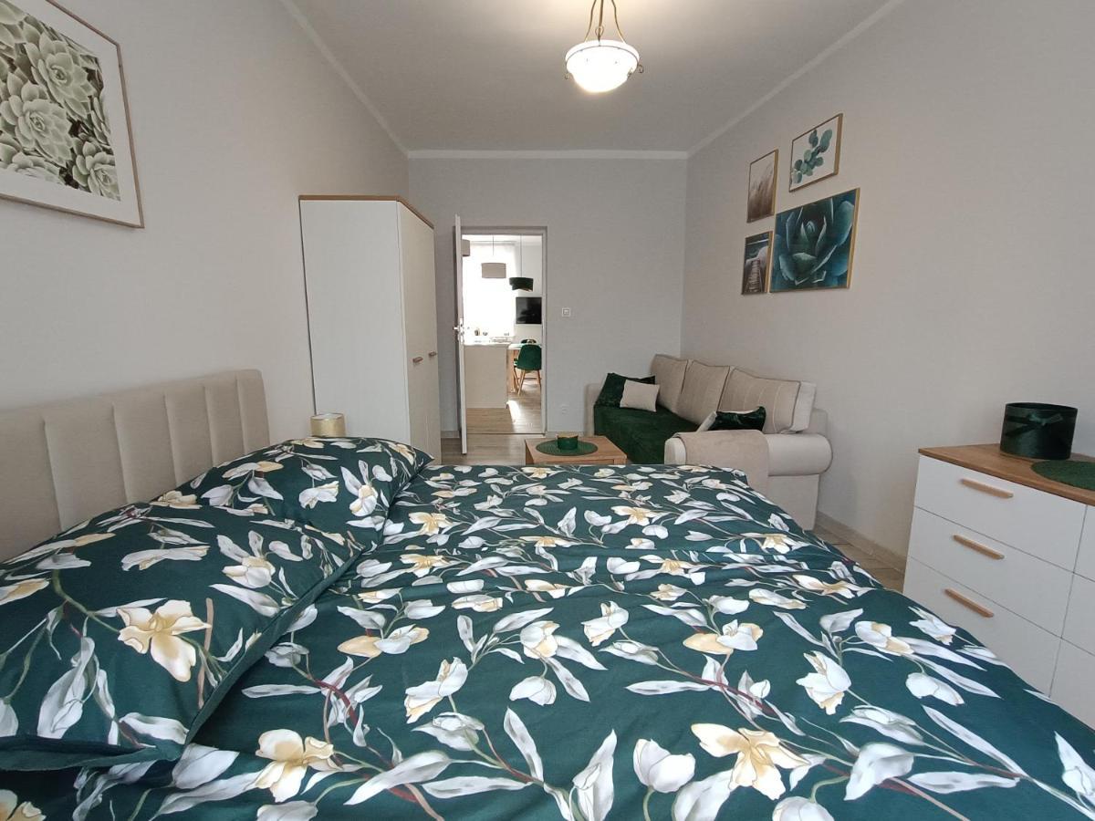 Szmaragdowy Apartament Przy Ulicy Opolskiej Tarnowskie Gory Bagian luar foto